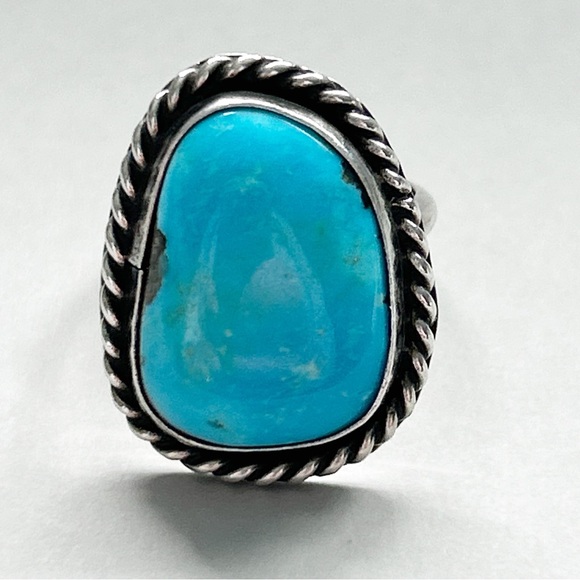 Vintage Southwestern Turquoise Sterling Silver Ring - Picture 4 of 11